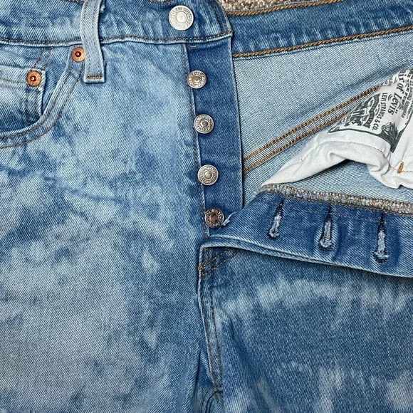 Levi’s 501 High-Rise Bleach Tie-Dye Cutoff Shorts | Raw Hem | Women’s 27 - Picture 4 of 11